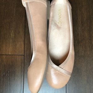 Vionic Caroll Flats